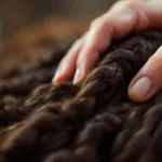 descubra como a massagem no couro cabeludo pode estimular a circulação sanguínea e promover o crescimento saudável do cabelo de forma natural e eficaz.